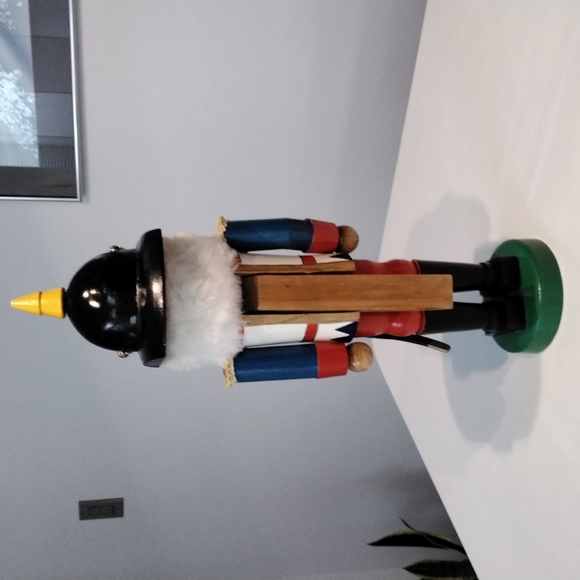 20" Soldier Nutcracker - Picture 5 of 7